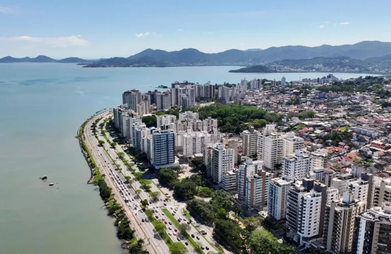 Metro quadrado em Florianópolis alcança R$ 8 milhões em 2025