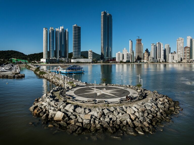 Transformações Urbanas Elevam o Metro Quadrado em Praias de Santa Catarina