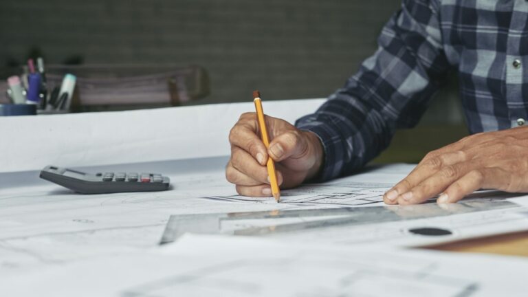 Obra por Administração (Preço de Custo): como funciona, vantagens e documentos